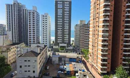 APARTAMENTO AMPLO NA PRAIA DAS ASTÚRIAS COM VISTA PARA O MAR, LAZER E 2 VAGAS