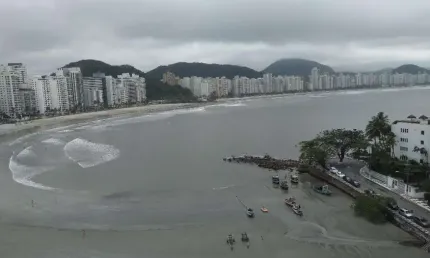 Astúrias - frente ao mar, totalmente reformado, maravilhosa vista, lazer com piscina, 02 churrasq., salão de festas e jogos, quadra, vaga de garagem