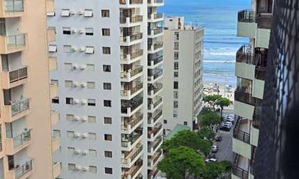 APARTAMENTO REFORMADO COM LINDA VISTA PARA O MAR, 1 QUADRA DA PRAIA