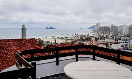 ENSEADA - CASA EM CONDOMÍNIO FECHADO - 310 M²  DE ÁREA CONSTRUÍDA - LAZER.