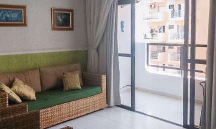 PITANGUEIRAS- CALÇADÃO , APARTAMENTO TOTALMENTE REFORMADO E DECORADO , GARAGEM NO PRÉDIO.