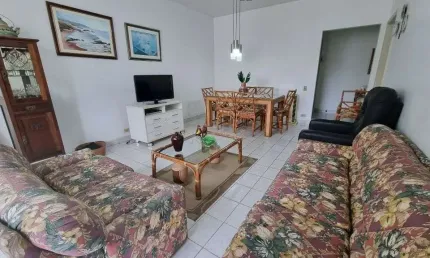 Pitangueiras - calçadão , localização privilegiada , garagem no prédio.