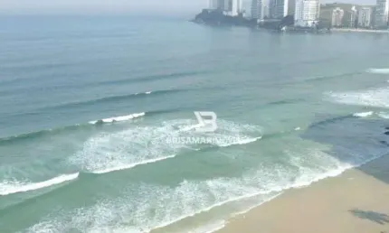 PITANGUEIRS- FRENTE TOTAL AO MAR , MARAVILHOSO APARTAMENTO TOTALMENTE REFORMADO , GARAGEM NO PRÉDIO.