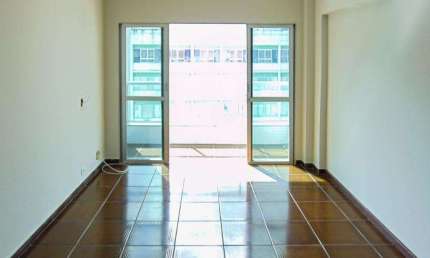 PITANGUEIRAS- NO CALÇADÃO , LOCALIZAÇÃO PRIVILEGIADA , GARAGEM NO PRÉDIO.