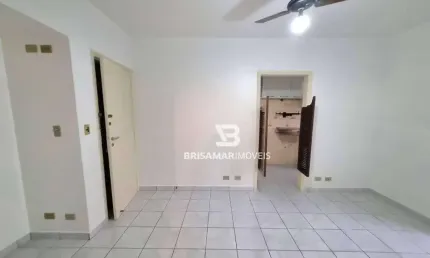 Pitangueiras - no calçadão , região central , com garagem no prédio.