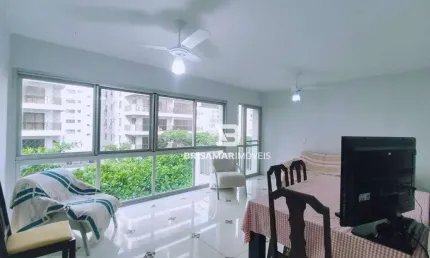 Pitangueiras- uma quadra da praia , localização espetacular , garagem no prédio.