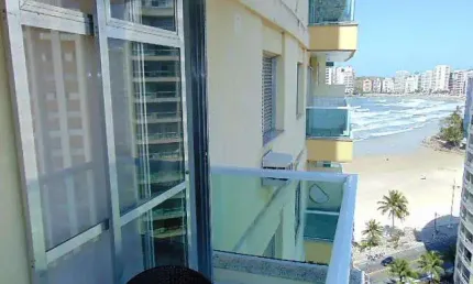 Pitangueiras, 40 metros da Praia, Vista Maravilhosa ao Mar, *Lindo Apto todo Reformado Top de Linha*, Local Nobre.