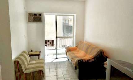 PITANGUEIRAS- CALÇADÃO , AMPLO APARTAMENTO COM VAGA DE GARAGEM NO PRÉDIO.