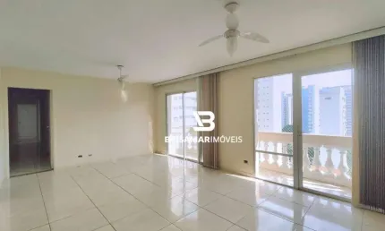 Pitangueiras - uma quadra da praia, próximo ao shopping.