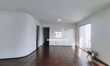 Pitangueiras - uma quadra da praia, próximo ao shopping.