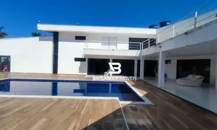 ENSEADA- CASA SOBRADA À UMA QUADRA DA PRAIA , 06 VAGAS DE GARAGEM, LAZER.