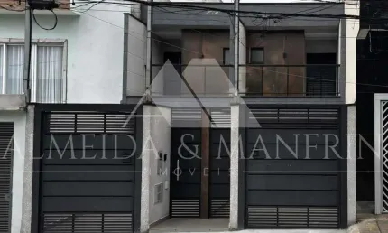 Sobrado novo à venda com 3 suítes, 2 vagas e espaço gourmet