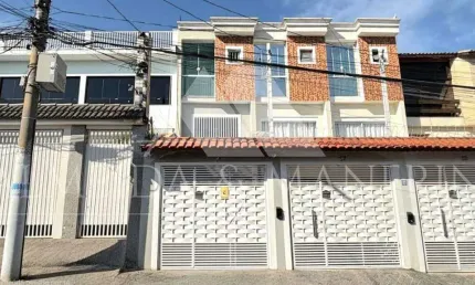 Sobrado à Venda de Porteira Fechada com 3 Dormitórios, Suíte, Quintal Gourmet e 2 Vagas – Vila Salete/SP
