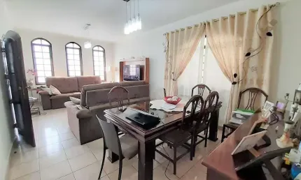 Casa para Venda em São Vicente, Centro, 3 dormitórios, 1 suíte, 4 banheiros, 3 vagas