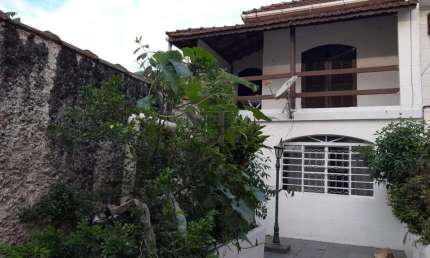 Sobrado para Venda em São Vicente, Centro, 3 dormitórios, 3 suítes, 4 banheiros, 3 vagas