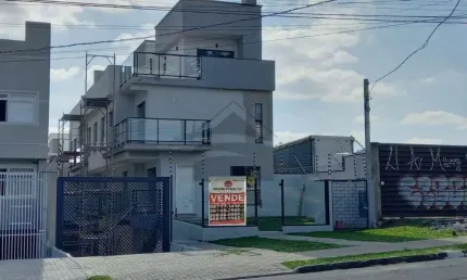 Casa com 3 quartos à venda na Avenida Frederico Lambertucci, Fazendinha, Curitiba, 170 m2 por R$ 1.050.000