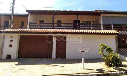 Casa à venda em bairro tranquilo, na cidade de Vinhedo!!