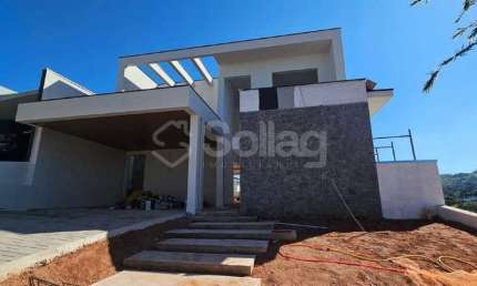 Casa em condomínio para comprar no Condomínio Recanto dos Paturis em Vinhedo, São Paulo.