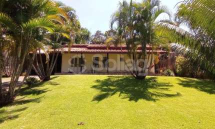 Casa térrea para comprar na cidade de Vinhedo - SP no bairro Altos do Morumbi próximo de escolas e do comércio em geral.