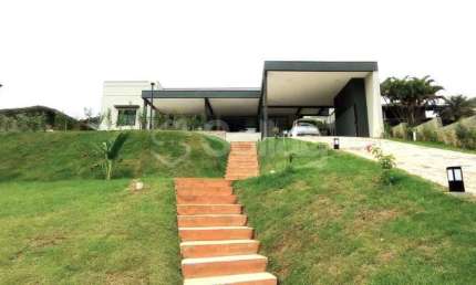 Linda Casa térrea com 3 Suítes na casa principal e na edícula mais uma suíte. Recursos Modernos Seja bem-vindo(a) à sua nova casa!