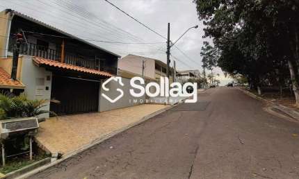 Sobrado frente para área de preservação , construção sólida e ambientes amplos, na cidade de Vinhedo
