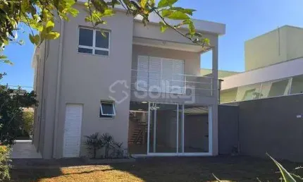 Casa para vender no Condomínio Terras de São Francisco em Vinhedo, interior de São Paulo.
