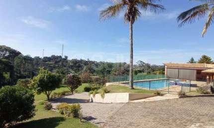 Linda casa à venda no condomínio Santa Fé a 15 minutos de escolas e do comércio em geral.