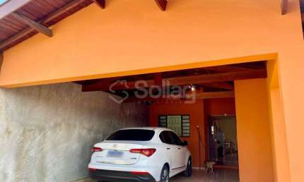 Casa térrea à venda em Vinhedo - interior de São Paulo.