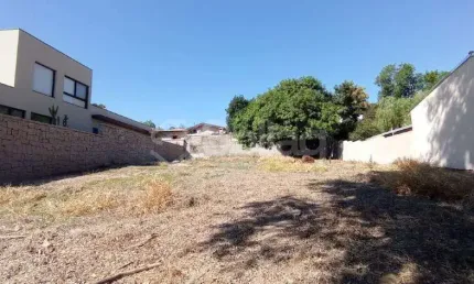 Terreno à venda com ótima topografia no condomínio Estância Marambaia na cidade de Vinhedo - SP.
