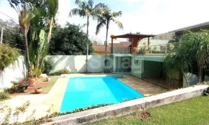 Casa para alugar no condomínio Marambaia em Vinhedo - SP com muito verde, clube, pista de caminhada, portarias com segurança 24 horas,.