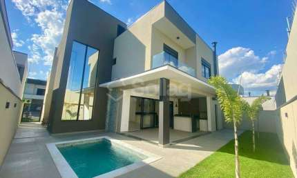 Casa à venda no Condomínio Mont'Alcino em Valinhos - interior de São Paulo.