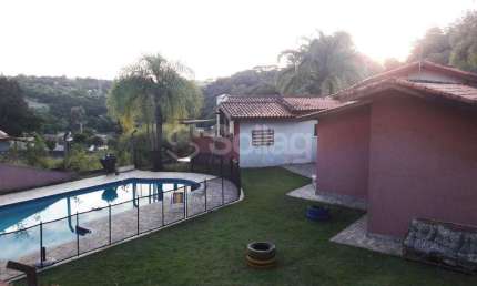 Casa à venda com três quartos sendo uma suíte na cidade de Louveira - SP no bairro Jardim Nova América.