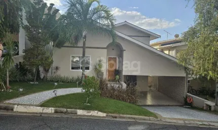 Casa á venda no Condomínio Recanto dos Paturis em Vinhedo, interior de São Paulo.
