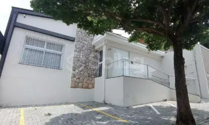 Sala para alugar em ótima localização na cidade de Vinhedo - SP Com 12,50 m² sendo piso em porcelanato, ar-condicionado e interfone.
