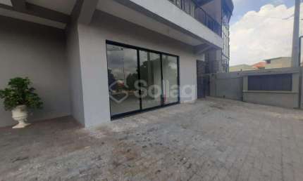 Sala comercial para alugar em Vinhedo com vaga de garagem na frente .