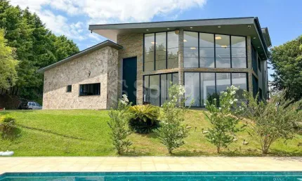 Casa em condomínio à venda no condomínio Santa Fé em Vinhedo/SP.