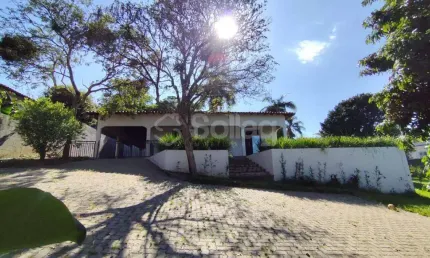 Casa térrea à venda em Vinhedo, interior de São Paulo!!