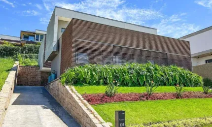 Casa em condomínio alto padrão a venda no condomínio Campo de Toscana na cidade de Vinhedo, São Paulo.