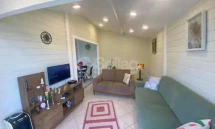 Casa térrea de madeira à venda no Condomínio Estância Marambaia em Vinhedo - interior de São Paulo.