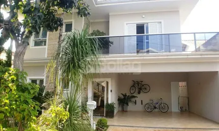 Casa para venda no condomínio Jardim das Palmeiras em Vinhedo, interior de São Paulo.