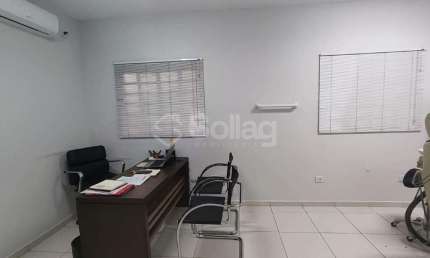 Sala comercial para alugar no Centro de Vinhedo, ideal para profissionais da saúde.