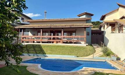 Casa térrea à venda no Condomínio Alpes de Vinhedo em Vinhedo - interior de São Paulo.