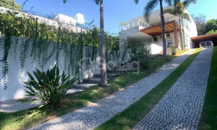 Casa á venda no Condomínio Estância Marambaia, em Vinhedo, interior de São Paulo.