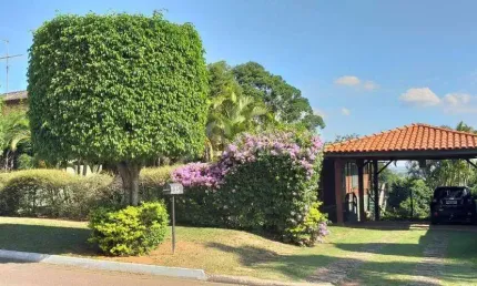 Casa de madeira em condomínio para alugar no Condomínio Vista Alegre Café em Vinhedo, interior de São Paulo