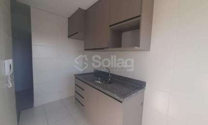 Apartamento para alugar em Vinhedo com 2 quartos sendo 1 suíte no Condomínio Rampazzo.
