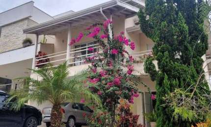 Casa em condomínio a venda com quatro dormitórios no Condomínio Vila di Treviso em Vinhedo.
