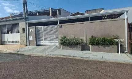 Casa para comprar térrea em bairro próximo de escolas e do comércio em geral.