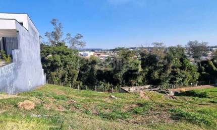 Terreno à venda com 396m em declive , vista livre no Condomínio Reserva dos Jatobás em Louveira.
