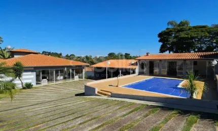 Casa térrea com 200m² de área construída e com 2.000m² de área de terreno 100% aproveitado para comprar com 4 Quartos, Incluindo uma Suíte,