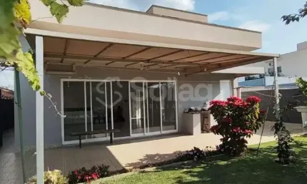 Casa térrea em Condomínio para locação com 3 quartos sendo 1 suíte.
